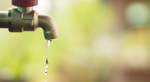 close_up_water_drop_from_tab_leaking_water