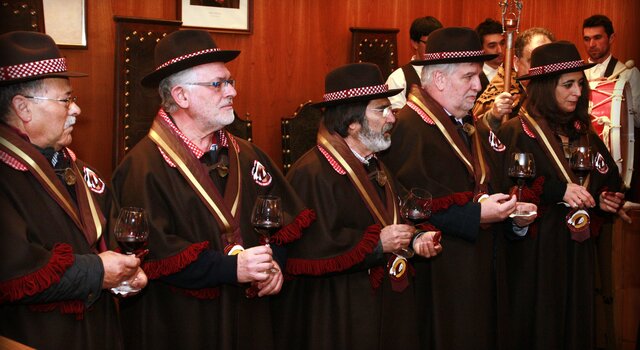 Entroniza  o confraria 1 640 350