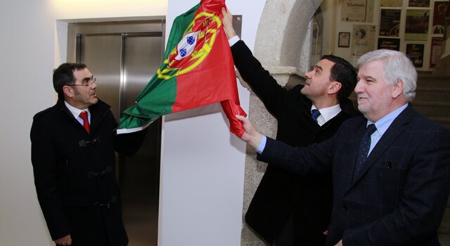 Descerramento de placa 1 640 350